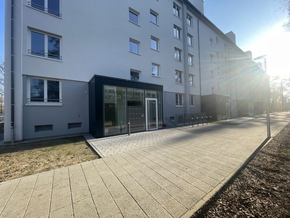 Das Gebäude in der Kolberger Straße 26 von vorne.