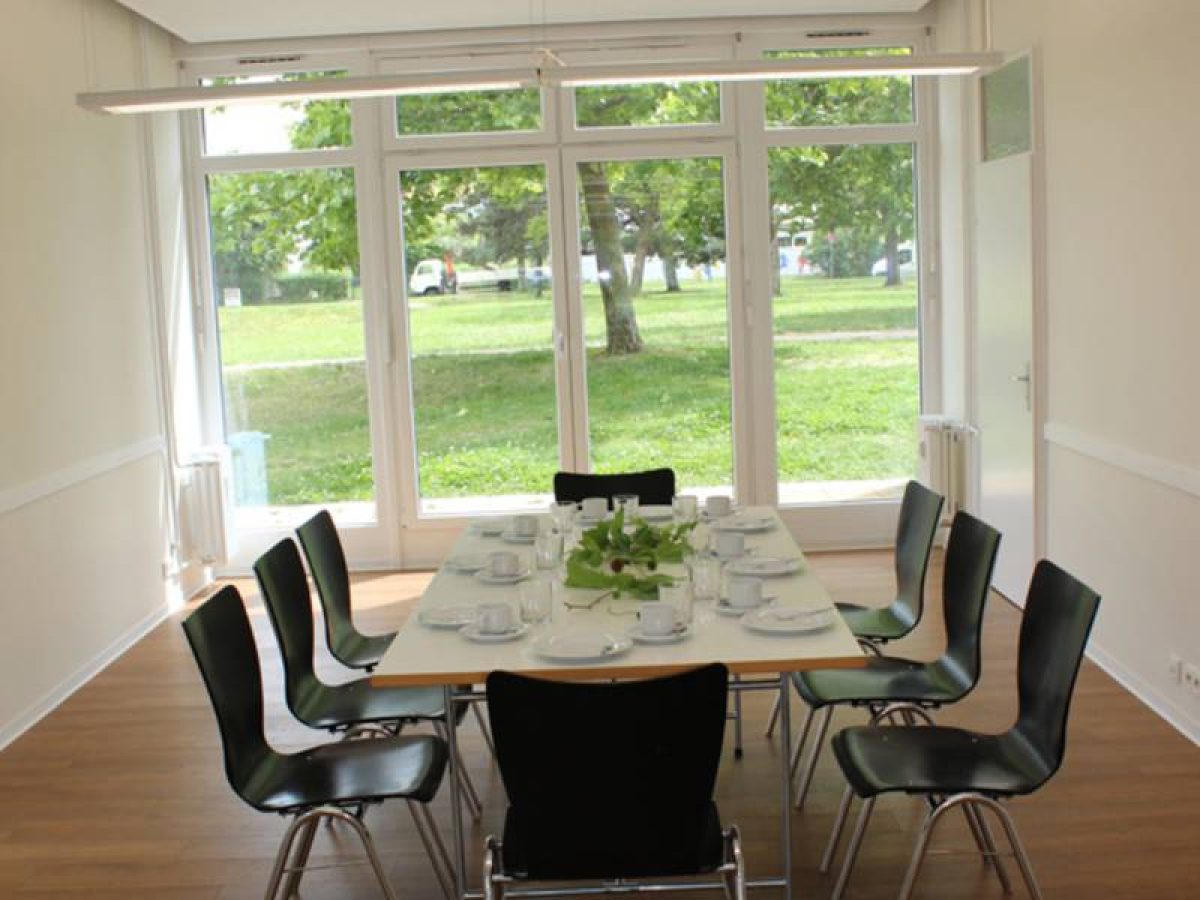 Der Gemeinschaftsraum im Rintheimer Feld liegt im Erdgeschoss und hat einen Zugang zum Garten.