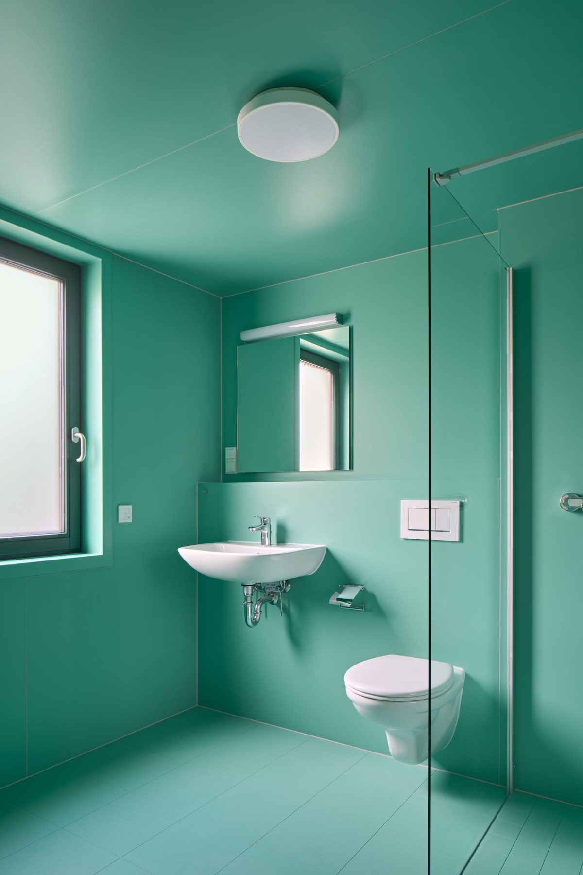 Bild des Badezimmers in der Garagenaufstockung in Karlsruhe-Rintheim.