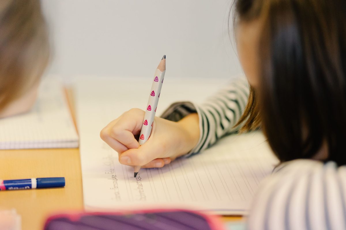 Kinder schreiben eigene Werke bei der Autorenlesung an der Werner-Siemens-Schule.