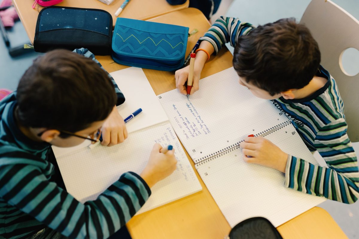 Kinder schreiben eigene Werke bei der Autorenlesung an der Werner-Siemens-Schule.