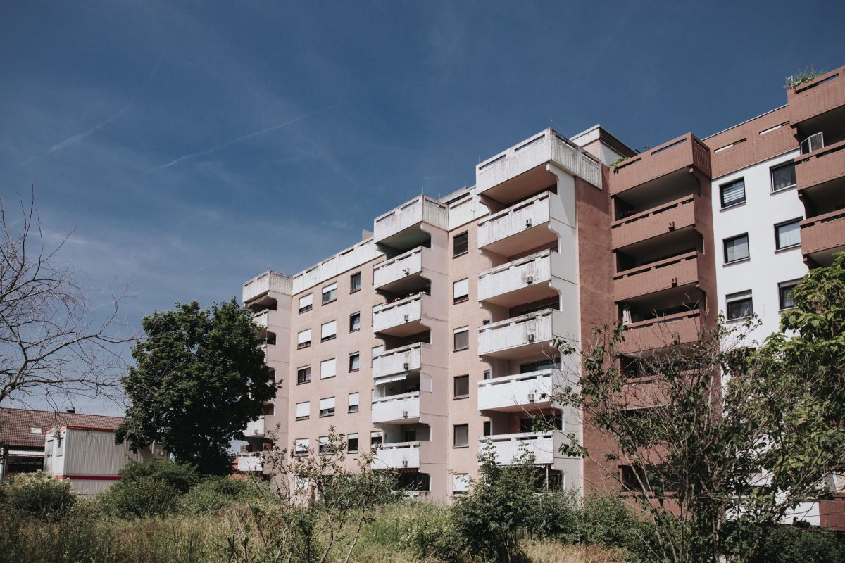 Das Gebäude in Neureut von hinten, es wird auch die Fassade modernisiert.