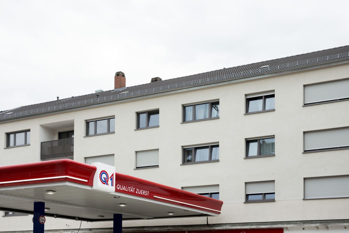 Fassade eines modernisierten Mietshauses in Mühlburg.