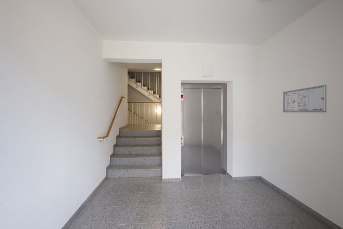 Eingangsbereich der Modernisierung in der Reichenbachstraße 25 in Durlach.