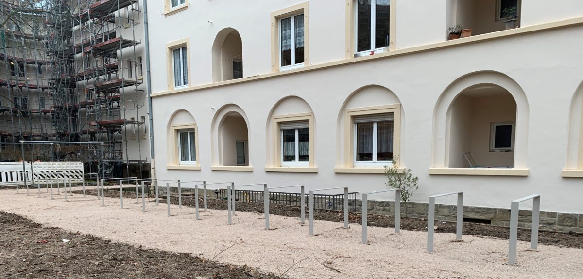 Neue Außenanlagen und Fahrradständer am Brahmsblock.