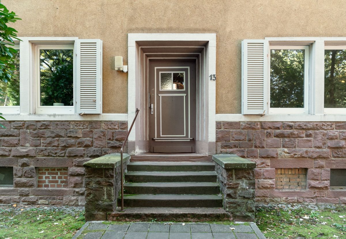 Detailansicht eines Eingangs des Modernisierungsprojekts Blotterblock