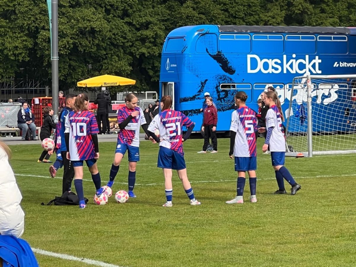 Die C-Juniorinnen des ASV-Hagsfeld im Warmup.